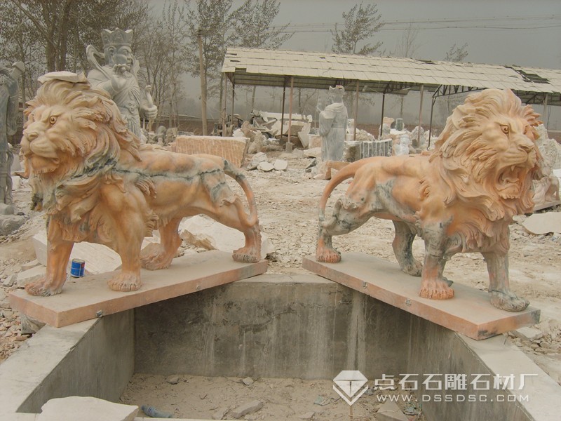 石雕雄獅 晚霞紅石獅子