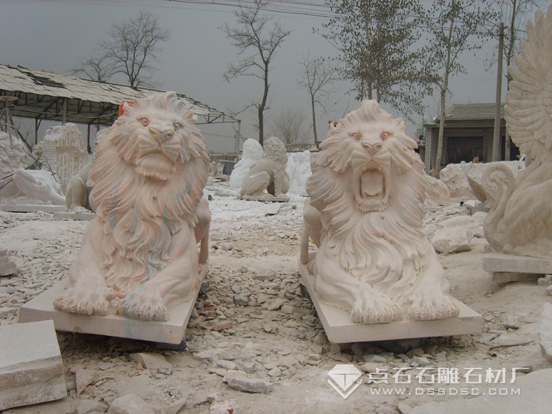 石雕雄獅 晚霞紅